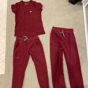 BURGUNDY FIGS CATARINA TOP AND TWO BOTTOMS (ZAMORA AND LIVINGSTON )